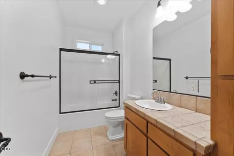 Bath - 13 Portabello Way, Eagle Point, OR 97524 photo 1 of 3