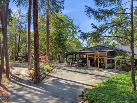 5238 Dark Hollow Rd, Medford, OR 97501