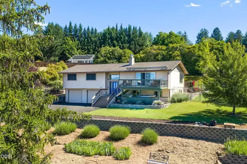 1314 Highcrest Dr, Medford, OR 97504