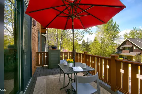 Exterior - 19377 Brookside Way, Bend, OR 97702 photo 4 of 7