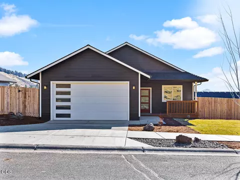 1176 W Ridge Dr #113, Klamath Falls, OR 97601