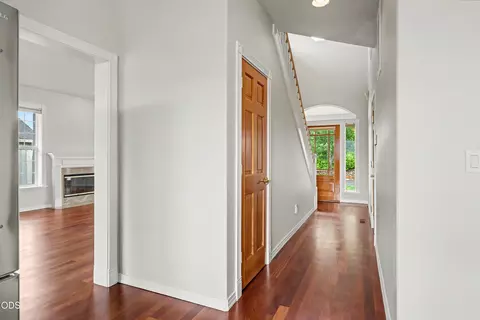 Entry Way - 825 Amerman Dr, Phoenix, OR 97535 photo 2 of 5