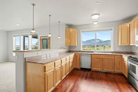 Kitchen - 825 Amerman Dr, Phoenix, OR 97535 photo 1 of 8