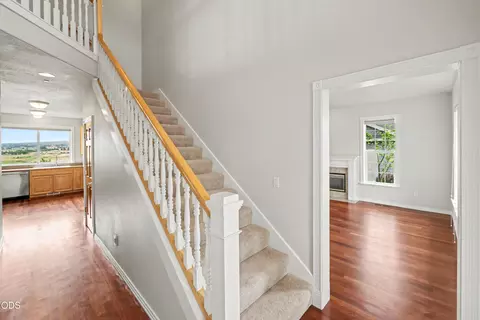 Entry Way - 825 Amerman Dr, Phoenix, OR 97535 photo 1 of 5
