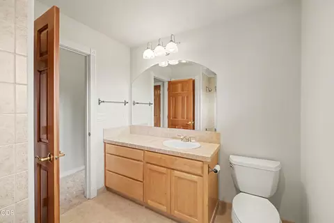 Bath - 825 Amerman Dr, Phoenix, OR 97535 photo 8 of 8