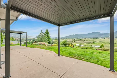 Exterior - 825 Amerman Dr, Phoenix, OR 97535 photo 8 of 14
