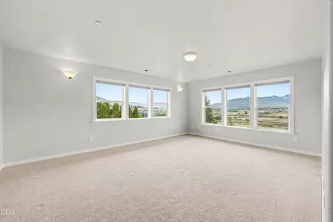 Bedroom - 825 Amerman Dr, Phoenix, OR 97535 photo 1 of 7