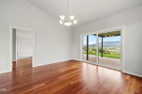 Dining - 825 Amerman Dr, Phoenix, OR 97535 photo 1 of 1