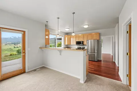 Kitchen - 825 Amerman Dr, Phoenix, OR 97535 photo 8 of 8