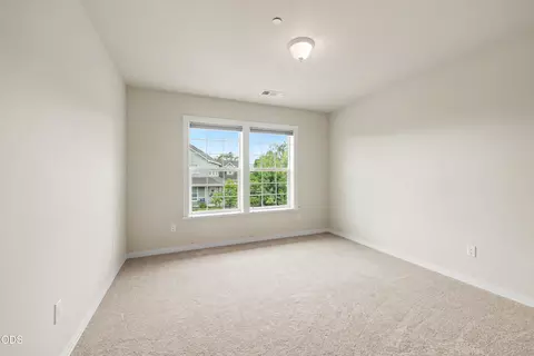 Bedroom - 825 Amerman Dr, Phoenix, OR 97535 photo 6 of 7