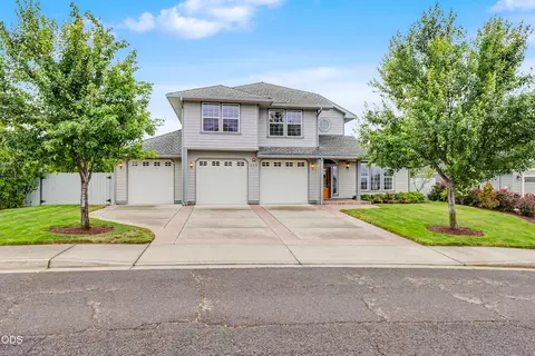 Exterior - 825 Amerman Dr, Phoenix, OR 97535 photo 14 of 14