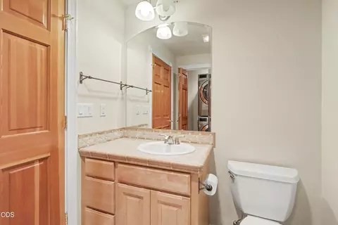 Bath - 825 Amerman Dr, Phoenix, OR 97535 photo 1 of 8