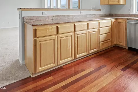 Kitchen - 825 Amerman Dr, Phoenix, OR 97535 photo 7 of 8