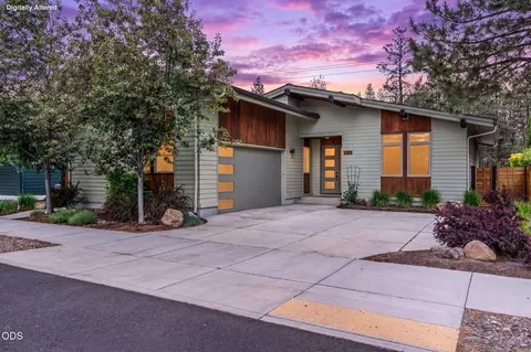 1057 N Forest Edge Dr, Sisters, OR 97759