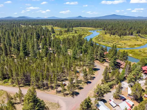 54680 Silver Fox Dr, Bend, OR 97707 photo 3