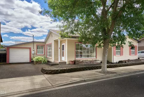 11 S Platt Ave, Eagle Point, OR 97524