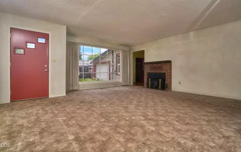 Living - 11 S Platt Ave, Eagle Point, OR 97524 photo 2 of 3