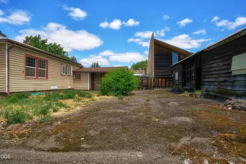 Exterior - 11 S Platt Ave, Eagle Point, OR 97524 photo 8 of 9