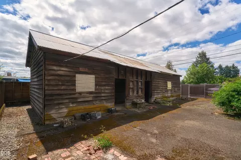 Exterior - 11 S Platt Ave, Eagle Point, OR 97524 photo 6 of 9