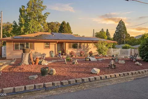 1317 NW Prospect Ave, Grants Pass, OR 97526