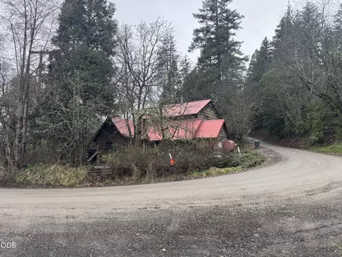 819 Ulrich Rd, Prospect, OR 97536