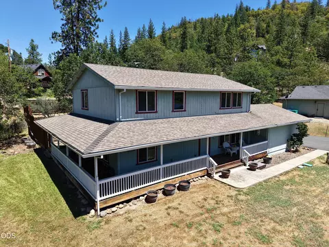 10 Quail Run Dr, Shady Cove, OR 97539