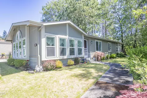 125 NW Wrightwood Cir, Grants Pass, OR 97526