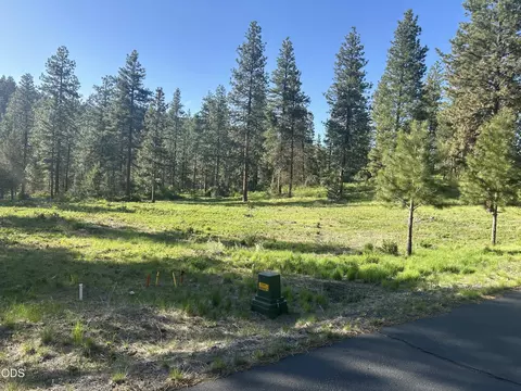 1082 Paper Birch Way, Klamath Falls, OR 97601