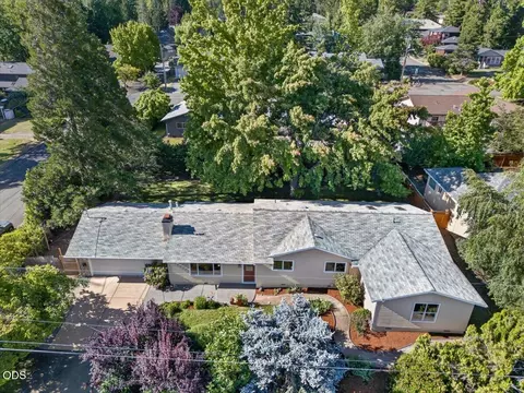 2334 Black Oak Way, Ashland, OR 97520