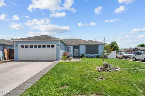 8092 Abbey Rd, White City, OR 97503