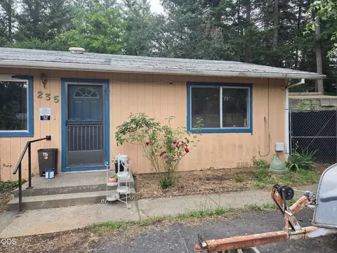 235 Shadowbrook Dr, Cave Junction, OR 97523