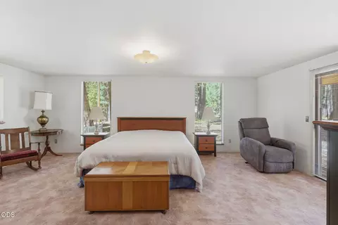 Bedroom - 1616 Marcy Loop Rd, Grants Pass, OR 97527 photo 2 of 3