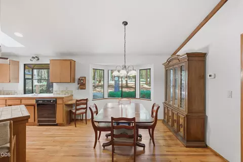 Dining - 1616 Marcy Loop Rd, Grants Pass, OR 97527 photo 1 of 1