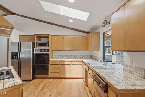 Kitchen - 1616 Marcy Loop Rd, Grants Pass, OR 97527 photo 3 of 4