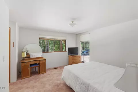 Bedroom - 1616 Marcy Loop Rd, Grants Pass, OR 97527 photo 1 of 3