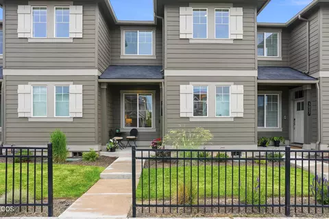 3031 NE Red Jasper Pl, Bend, OR 97701
