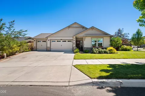 2462 SW 43rd St, Redmond, OR 97756