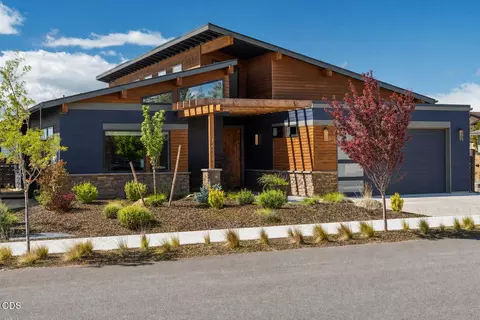 471 E Diamond Peak Ave, Sisters, OR 97759