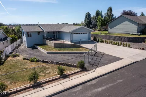 268 NE Hillcrest St, Madras, OR 97741