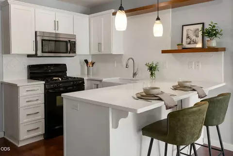Kitchen - 21370 NE Pecoraro Loop, Bend, OR 97701 photo 3 of 3