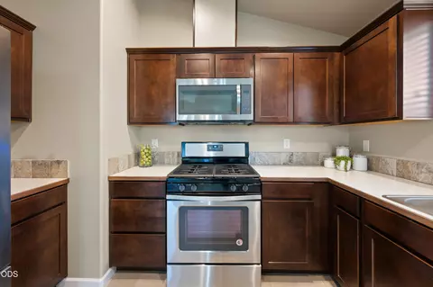 Kitchen - 21301 Oconnor Way, Bend, OR 97701 photo 3 of 4