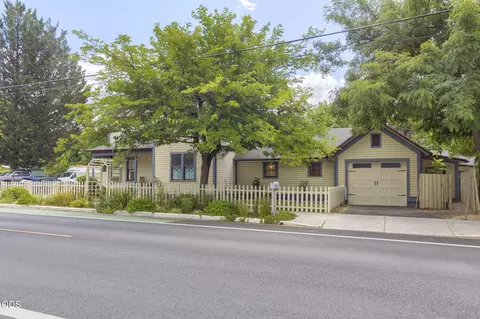 409 NW Dimmick St, Grants Pass, OR 97526