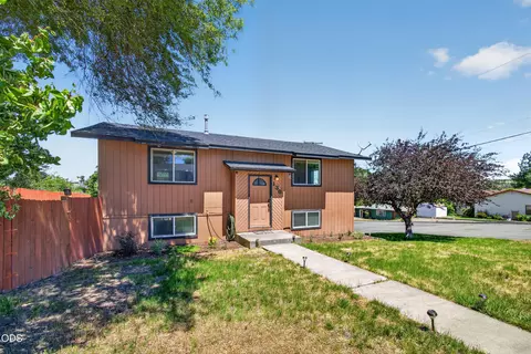 136 SE G St, Madras, OR 97741