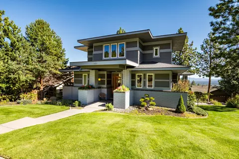 3160 NW Colonial Dr, Bend, OR 97703
