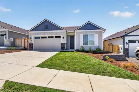 106 Valemont Dr, Eagle Point, OR 97524