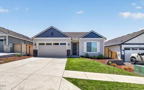 106 Valemont Dr, Eagle Point, OR 97524