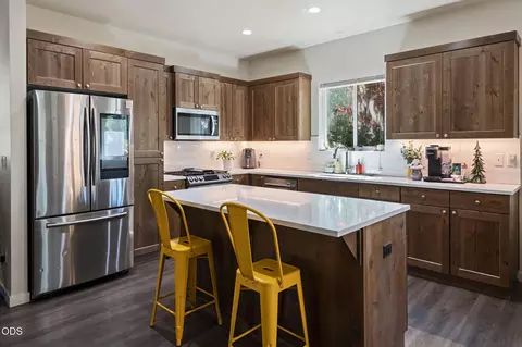 Kitchen - 968 NE Paula Dr, Bend, OR 97701 photo 2 of 3