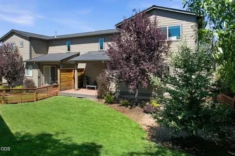 Exterior - 968 NE Paula Dr, Bend, OR 97701 photo 2 of 6