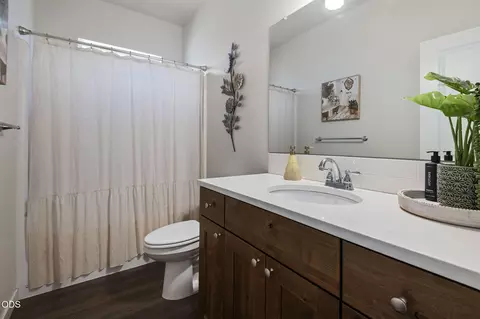 Bath - 968 NE Paula Dr, Bend, OR 97701 photo 4 of 4