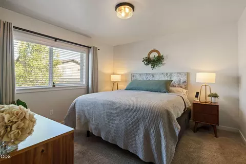 Bedroom - 968 NE Paula Dr, Bend, OR 97701 photo 1 of 2